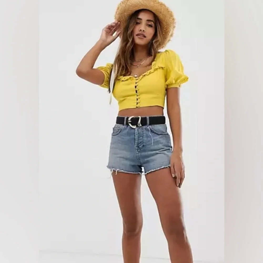 Juniors NWT yellow Skylar Rose crop top with ruffle hem & open tie back Med - Picture 3 of 10